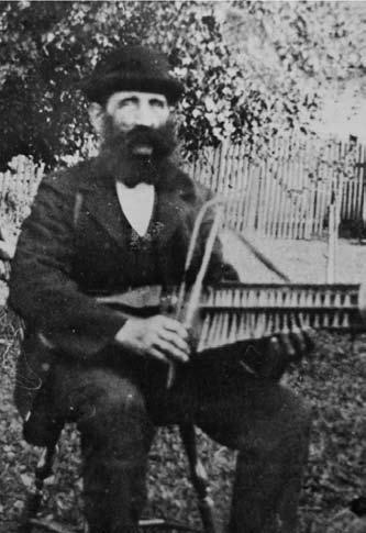 Abraham Norgren. Född 1848 i Rånäs bruk. Spelade nyckelharpa. Abraham Norgren arbetade på bruket som maskinist. Han är den andre i raden av omnämnda bruksspelmän.