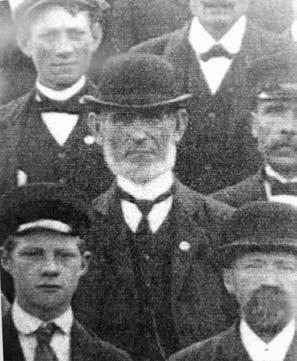Herman Andersson Slev-Anders. fädernegård, Gillberga. När svärfadern dog 1895 flyttade familjen till Mälhamra i Närtuna. Där hade han ingen egen gård, men skaffade sig en häst och körde timmer.