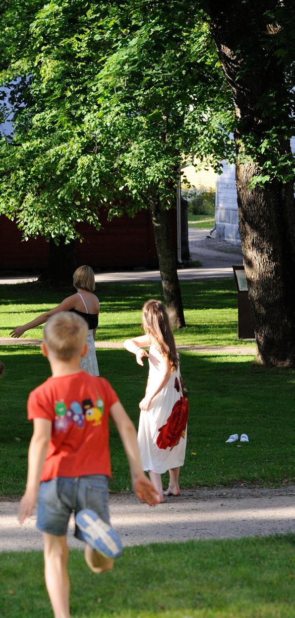 Välkommen med igen att sjunga och spela på våra glada sommarkurser! På huvudkursen ligger fokus som tidigare på körsång och orkesterspel.