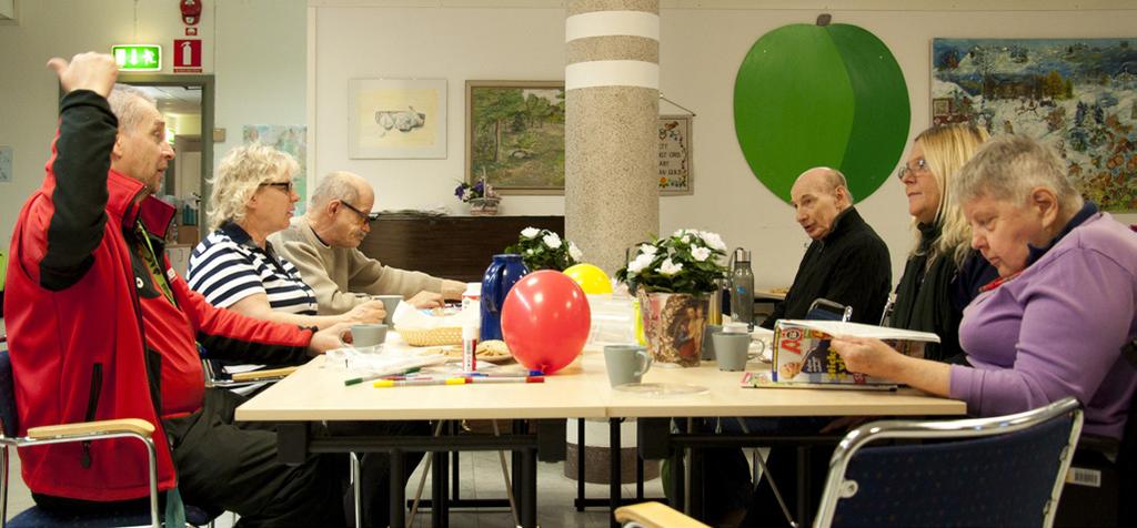 10 Runt Länet Huddinge Träffpunkt för seniorer Vad gör man när man blivit 65+ i Huddinge? Jo, då åker man till Rådsalen som ligger vid Fullersta torg precis vid pendeltågstationen.