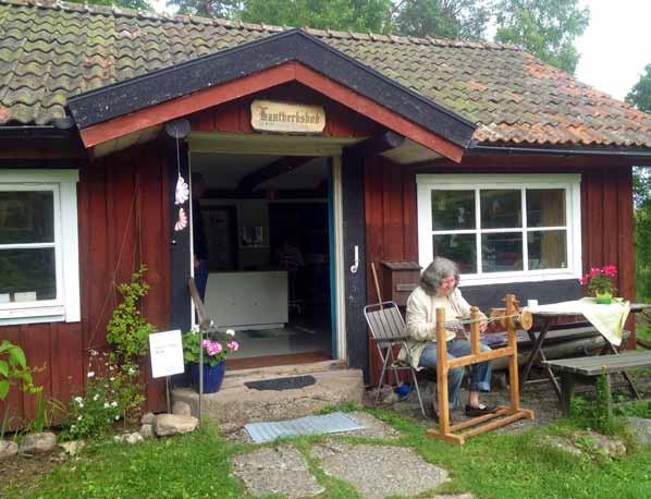12 Sköna Majs evenemangstidning 2017 Anita - en tvättäkta lokal kämpe Hemsidor, Facebooksidor, hålla i aktiviteter, organisera, få folk att bli delaktiga... Det och så mycket annat är Anita Karlsson.