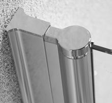 Blankpolerade aluminiumprofiler Höjd: 1 950 mm Dörrknoppar i förkromad mässing Justerbara väggprofiler 20 mm Väggprofil, handtag och stag