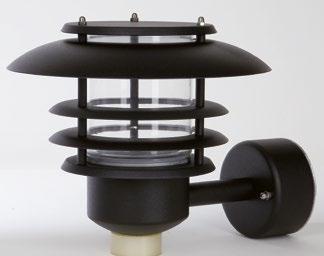 LIVI Livi är en vägglampa i varmgalvad stålplåt och klarglas som inkluderar ljuskälla. Ljusflödet förstärks av den klara glaskupan och lyser upp väggen med riktning neråt mot gångvägen.