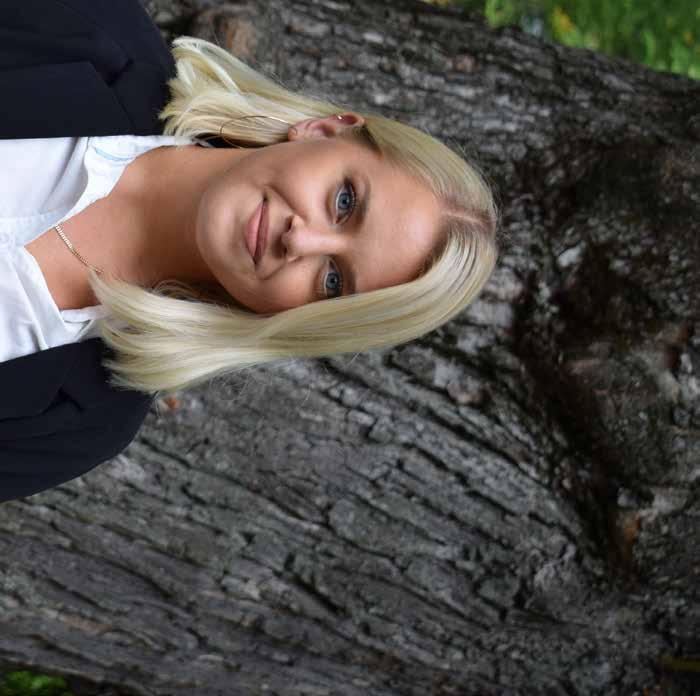 Elin Andersson är uppvuxen i Sävsjö och flyttade till Stockholm i september 2015. Två månader senare satte hon sitt fot på Adtollo för första gången, som vår nyanställda receptionist.