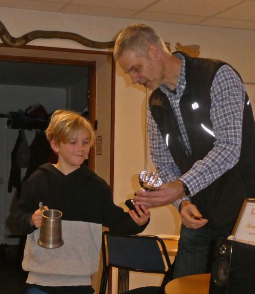 Följande klubbmedlemmar erhöll föreningens tävlingsmärken respektive vandringspriser: Tävlingsmärke i brons, 2 500 poäng Felicia Persson Nr 222 Linda Ranbro Nr 223 Mathias Persson Nr 224