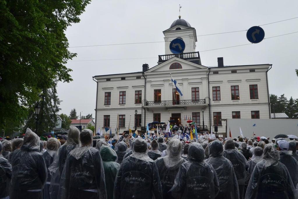 04. Fördelning av uppgifter Lokala Kommittén Anskaffa logo Sköta inkvartering och bespisning Tillsammans med FSG ansvara för festkansliet Läktare, musik- och ljudanläggningar vid övning och