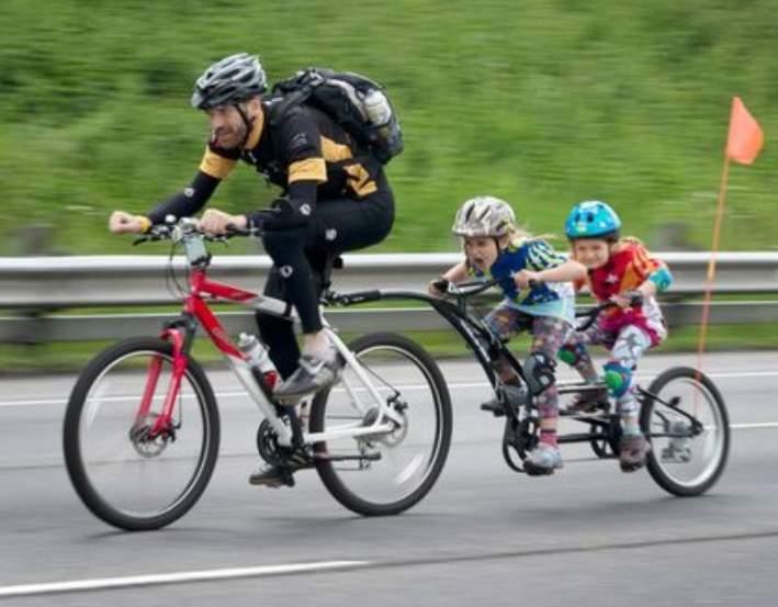 Fysisk utformning/typsektion Hållbr och tilltlnde mteril som ger ett omhändertget helhetsintryck. Tydlig vgränsning melln gång- och cykeltrfik.