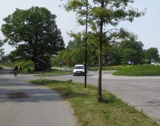Ulriksdls slott och dess tillhörnde prkmiljö ligger ner mot Edsviken och är idg ett betydelsefullt utflyktsmål med ntur- och kulturupplevelser och rekretiv värden.