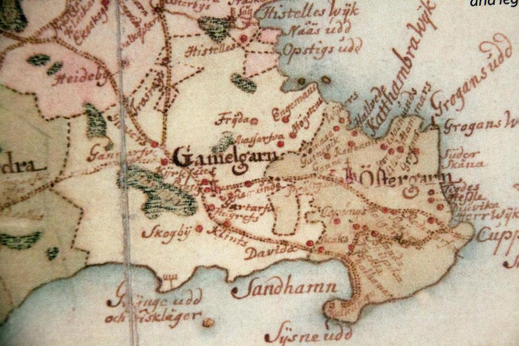 4 Från 1653 års revisionsbok (Frijde chronohemman) Frijde är ½ hemman om 5 marckeleij, hafuer åcker till 8 tunnelandh, ängh till 10 manss slätt, ingen starr, aagh i Biörkemyyr, humblegårdh till 15