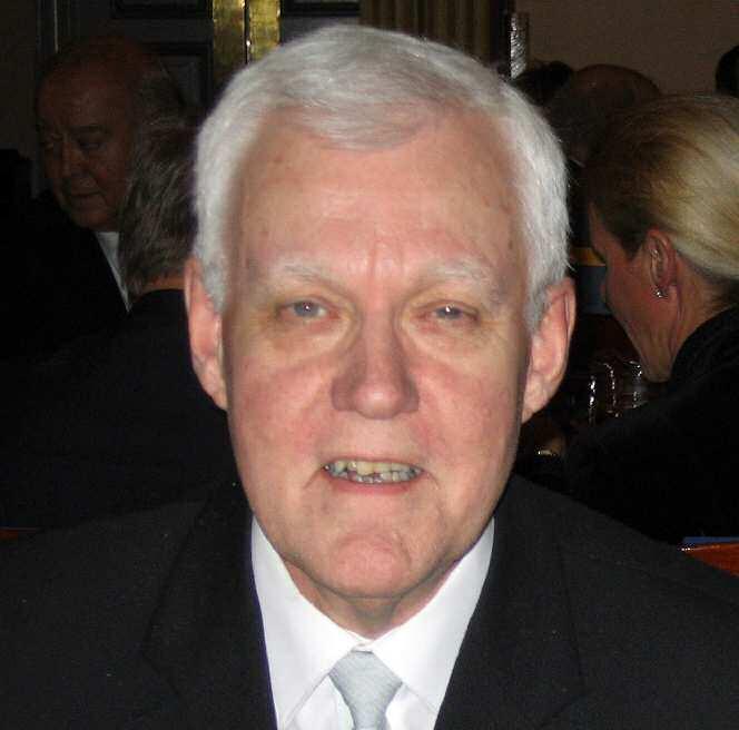 Runskrift Med Jarlabankes 40-årsjubileum i färskt minne: EN FESTGENERALS BETRAKTELSER UM Ulf Löw var huvudansvarig för Jubileumsfirandet 19 januari 2007 i Logehuset på Västra trädgårdsgatan.