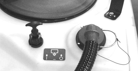 Skakningsreglerventil Den här ventilen sitter till höger om tanken (fig. ).