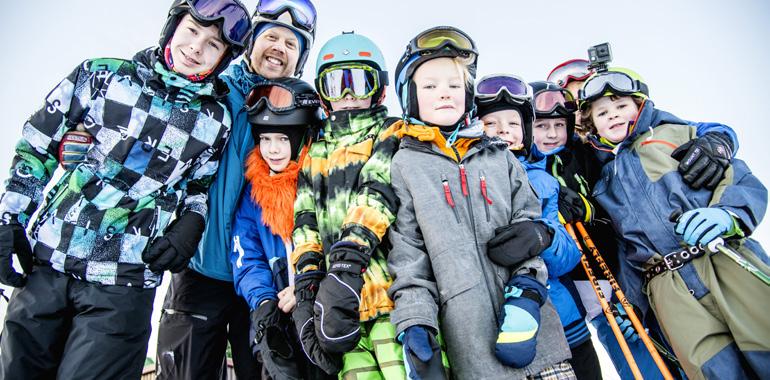 För: Vuxna 09:00-10:30 181107 09:00-181103 Familjeskidåkning - Alpin För vem: Familjer 09:00-10:30 181105 Skidlek 09:30-11:30 181140 09:30-11:30 180841 Torsdag 11/1