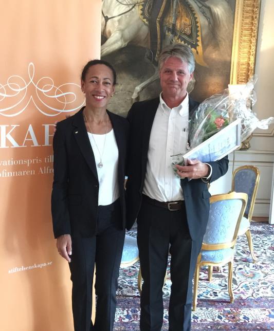 6 (13) Björn Garplind, länsvinnare samt nationell vinnare av det stora SKAPA-priset på 500 000 kr tillsammans med Svenska Uppfinnareföreningens ordförande Inyang Eyoma Bergenstråle Samarbeten