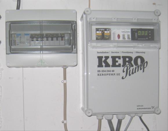 Stoppen de senaste åren har varit många, riskfyllda och kostsamma för föreningen. skärande pumpar och styrning. I varje hus (pumpgrop) kommer det av säkerhetsskäl att installeras dubbla pumpar/system.