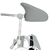 (Är vanligt på tip-stolar) Den stora nackkudde ger bra stöd för användaren och kan justeras