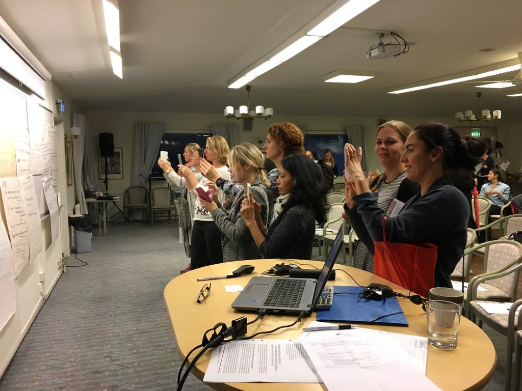Utdrag ur designformuleringarna: Ställ öppna frågor kring patientens behov vid första mötet. Lyssna in helhetsbehovet och ge tid.