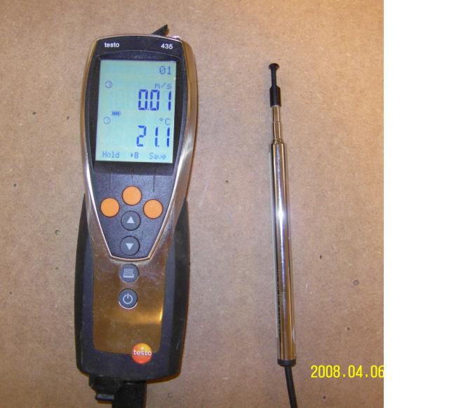 4.2 Lufthastighetsmätare I spalten placerades lufthastighetsmätare även kallad anemometer eller varmtrådsgivare. Denna mäter vindhastighet genom ett förhållande mellan temperatur och avkylning.