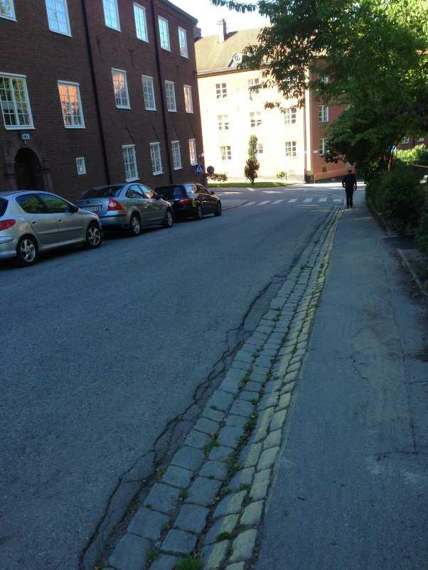 Korsningen Upplandsgatan/Västmannagatan Korsningen utgörs av en trevägskorsning. Övergångsställen finns över Västmannagatans södra anslutning och över Upplandsgatan.