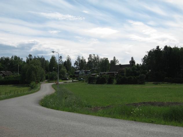Spakbacken, infart från väg 77 Översiktsplanen Översiktsplanen för Knivsta kommun anger tre utrednings-/utvecklingsområden (röd horisontell skraffering) som berör