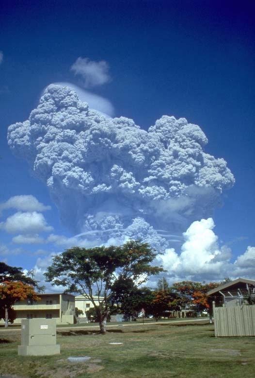 Tefra och tefrokronologi Tefra är fragment av magma som slungas upp i atmosfären vid ett explosivt vulkanutbrott.