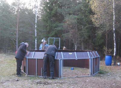 Övriga uppdrag TEST AV FÅNGSTREDSKAP FÖR VILDSVIN Under 2010 arbetade SVA med praktiska tester av olika typer av fångstredskap (fällor) för levandefångst av vildsvin, på uppdrag av Naturvårdsverket,