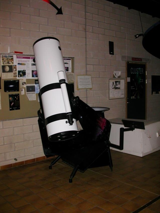 10 teleskopet han satt mycket dåligt. Färden till Slottsskogsobservatoriet gick problemfritt, och vi lyckades även bära in teleskopet i entréhallen.