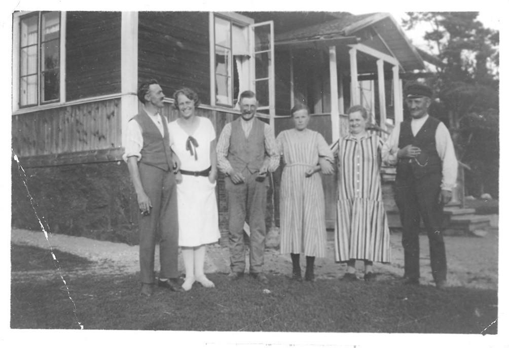 Ida Ulrika gifte sig 1917 med Karl Sigfrid Gunnar Ländén på Dyvik. Ida Ulrika blev änka 1972, och dog själv i Handen 1977. Karl Fredrik gifte sig med Ester Kristina Pettersson från Dalarö.