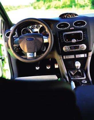 Ford Focus RS kan vara den mest lämpade bilen någonsin för den som vill lära sig bankörning, och samtidigt innehåller den tillräckligt med körglädje för att ge den mest rutinerade banräven