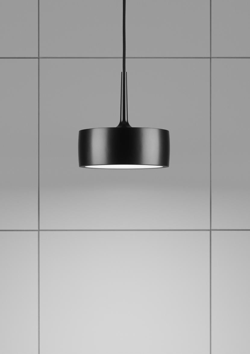 RIFF BOWL Material Ljusmotor i pressgjuten metall. Ljusmotorn tillsammans med tillbehöret opal glaskupa skapar en komplett armatur. Montering Pendlas i 2 m textilkabel, svart alt. vit.