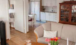 HEMMA HOS... TVERKAREGATAN Ny lägenhet Lägenheten är välplanerad och lagom stor. Ljusa och behagliga färger på golv och väggar.