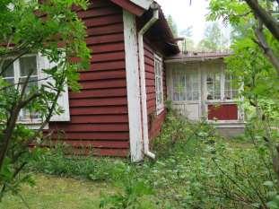 Det används som sommarbostad. På kartan finns också utritat ett hus som ser ut att ha legat parallellt med nuvarande Flädervägen och lite längre mot norr, där det finns ett litet berg.