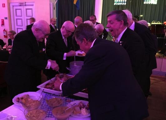 Som vanligt serverades fläsklägg med rotmos och ett