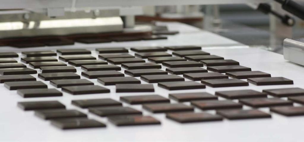 Tillsammans med en licensierad chocolatier har vi valt ut de bästa råvarorna med stor omsorg för att skapa våra helt egna chokladrecept.