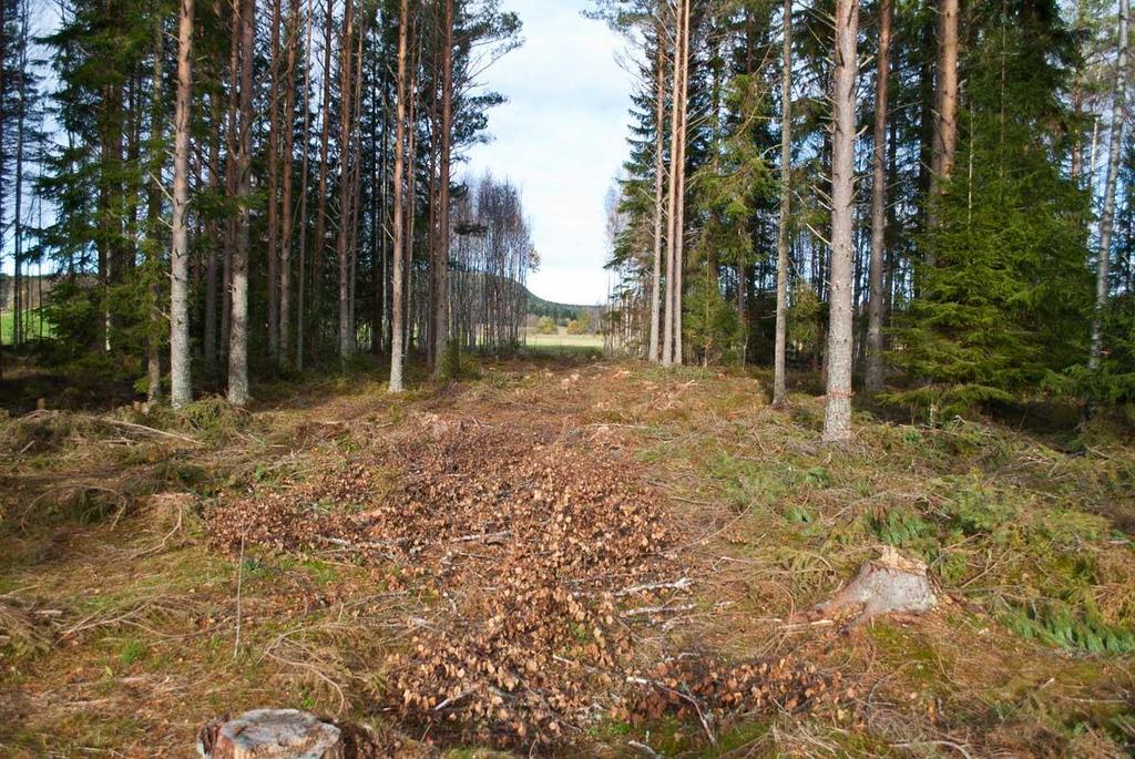 Vad innebär servitutsavtalen? Servitutsområde Servitutsområdet är 6 meter brett och följer längs med kommunens ledningar fram till tomtgräns, det omfattar även brunnar, pumpstationer o liknande.