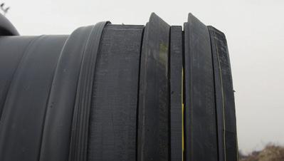 4. Kopplingsmetoder för XL rör 4.1. Skarvmetoder De vanligaste skarvmetoderna är muff med tätningsring eller integrerad elektrosvetsmuff. Muff med tätningsring Röret levereras med muff och spetsända.