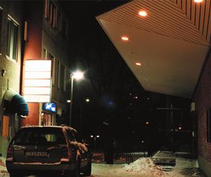 BUSSHÅLLPLATSEN Under broarna och SL s perrong finns en bussterminal.