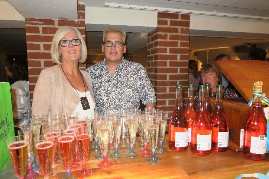 Efter vinprovning och mat var det dags för återfärd. Väl tillbaka på hotellet träffades vi i källarbaren på hotell Maritim igen, för en välkomstdrink med mingel.