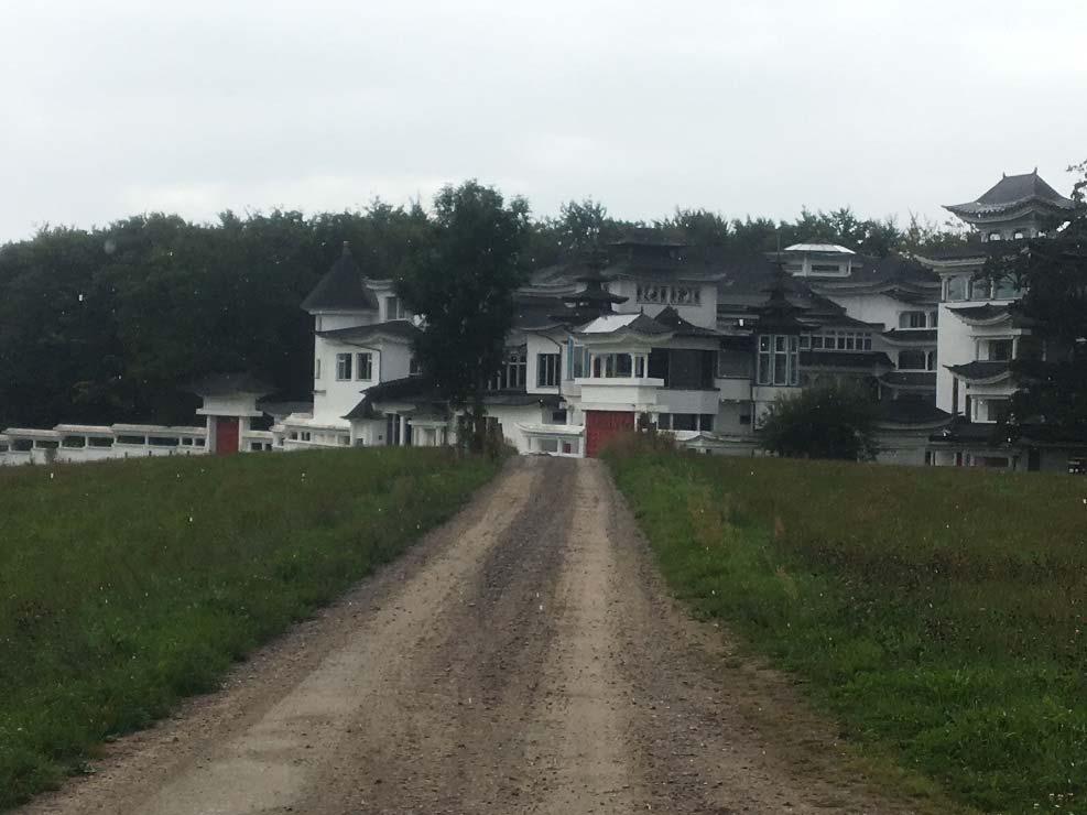 Efter en god måltid var det dags att dra vidare mot det Kinesiska templet Yangtorp.