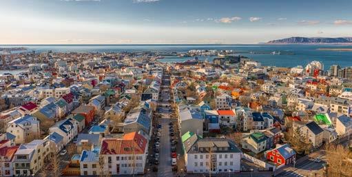 Del i dubbelrum med privat bad eller dusch och WC på bra hotell. Se särskild hotellinformation. Fridrik Asmundsson Brekkan, Reykjavik, är en av Islands mest efterfrågade guider.