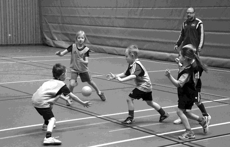 Jullovslägret Jullovslägret som handbollen och gymnastiken ordnade under jullovet blev en succé med 60 barn i 6-8års åldern! Handbollen har enligt traditionsenligt ett jullovsläger varje år.