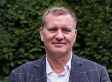 ledarskapsprogram Anställd sedan: 2015, i koncernledningen sedan 2015 Tidigare befattningar: Executive VP/COO Specma Group AB (2012-2015), VD Crane AB (2010-2012) Egna och närståendes innehav: 140