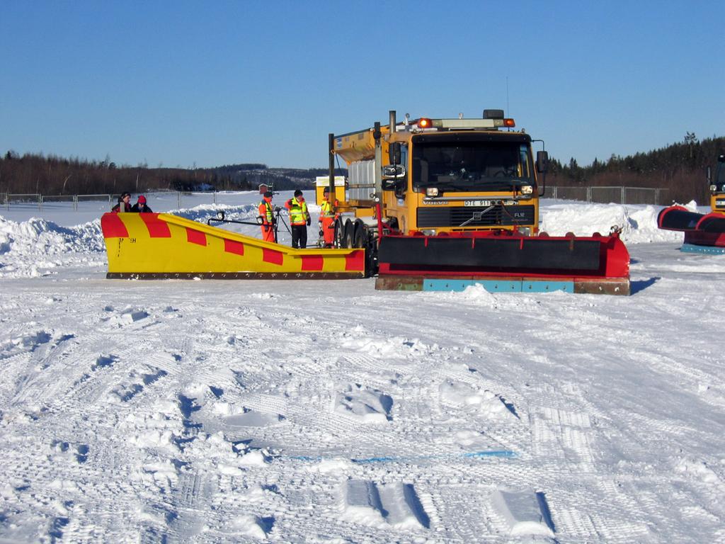 För att ny teknik, som syftar till att både minska saltanvändningen och risken för olyckor, ska fungera krävs god vägstandard. En jämn vägyta krävs för nya snöplogar.