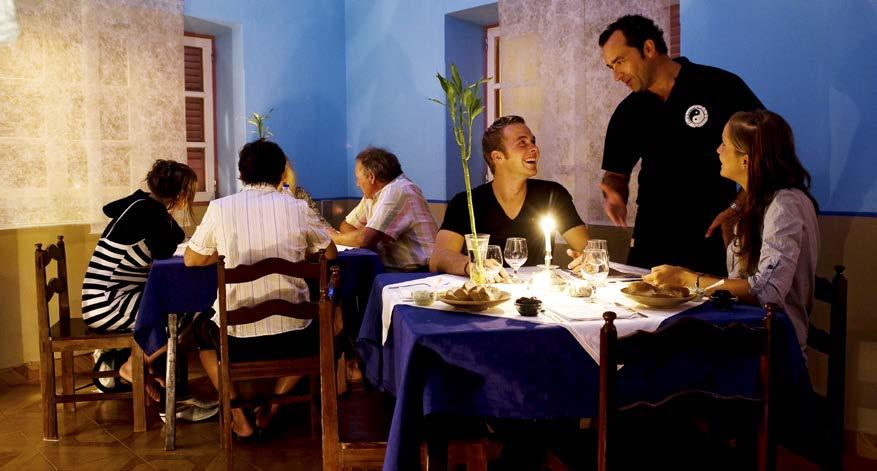 Restauranger God mat och nya restaurangupplevelser hör semestern till. Här kan du läsa mer om restauranger på resmålet. SAL REI Alisios Strandbar och restaurang på Praia Estoril.