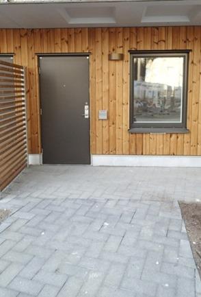 Brevlåda utanför dörren Egen entré med