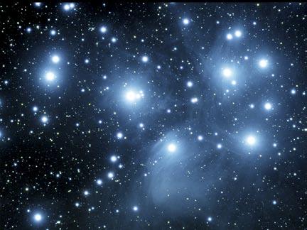 Stjärnor förekommer oftast tillsammans och det har att göra med att de bildas ur större moln eller i större stjärnbildningsområden.