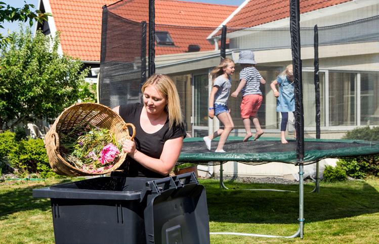 DITT FASTIGHETSNÄRA AVFALL Få ditt trädgårdsavfall hämtat! I ett flertal centrala områden i Varbergs och Falkenbergs kommuner erbjuder vi abonnemang för hämtning av trädgårdsavfall.
