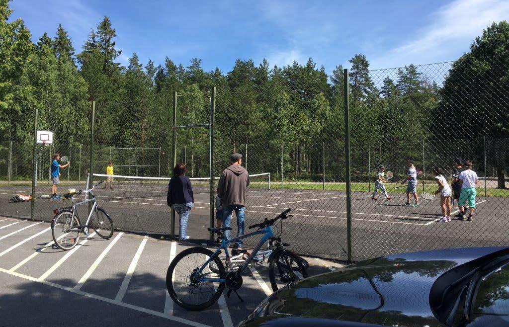 Denna månad drog vi på resa med våra kära hyresgäster. Turen gick till Kristinehamns konstmuseum och Niklasdam pelargonmuseum. Vi hade en mycket trevlig dag och mycket nöjda hyresgäster.