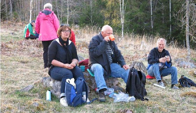 Kvällsvandring på vackra stigar vid Romanäs den 6 maj 2013 Underbar kvällsvandring med stort intresse En kvällsutflykt/kvällsvandring en vårkväll i april eller maj är en tradition i klubben sedan