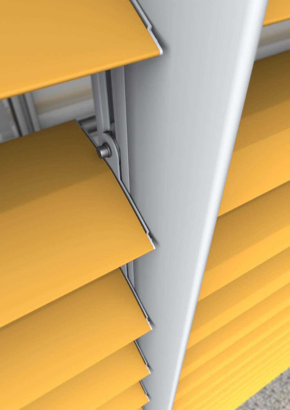 Sapa Solskydd 4550 Wing Solskyddet utförs vertikalt eller horisontellt. Wing, monterad som obruten linje ger en minimal sektionsindelning visuellt.