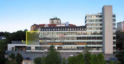 Figur 3.2. Tillbyggnaden sedd från Ryssviksvägen. Figur 3.3. Påbyggnad markerad i gult mot Värmdöleden.